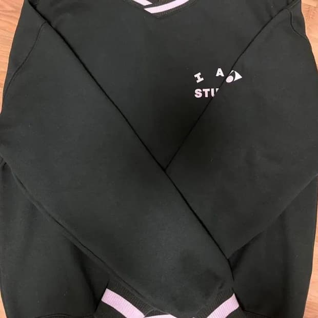 아이앱 스튜디오 요넥스  맨투맨 정품