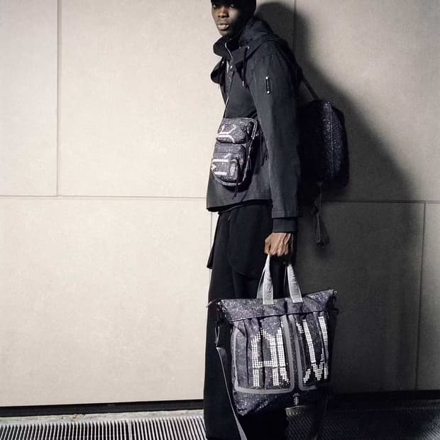 이스트팩 X 어콜드월 콜라보 토트백 판매합니다.