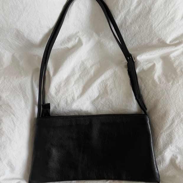 Laidback 블랙 가죽 숄더백