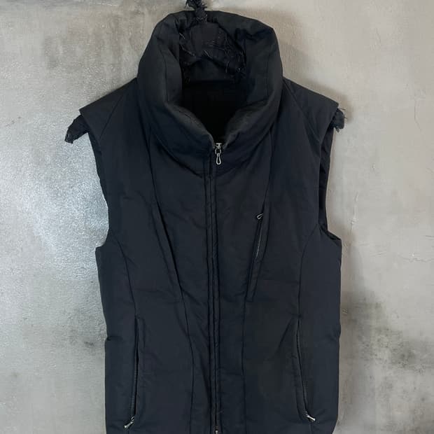 더 비리디안 하이넥 다운 베스트