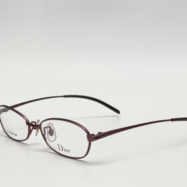 디올 티타늄 안경