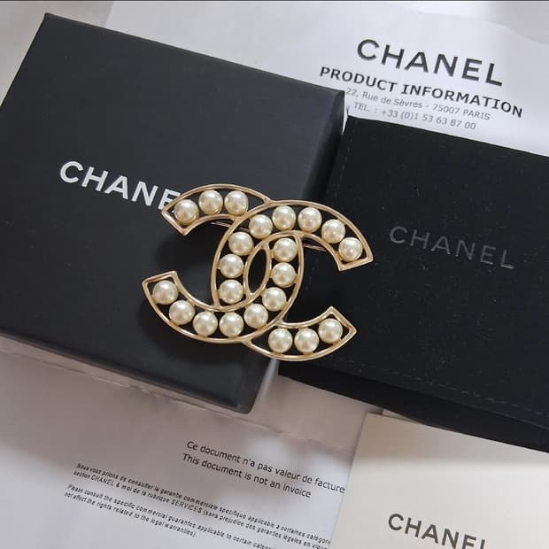 샤넬 CC 로고 진주 샴페인골드 브로치