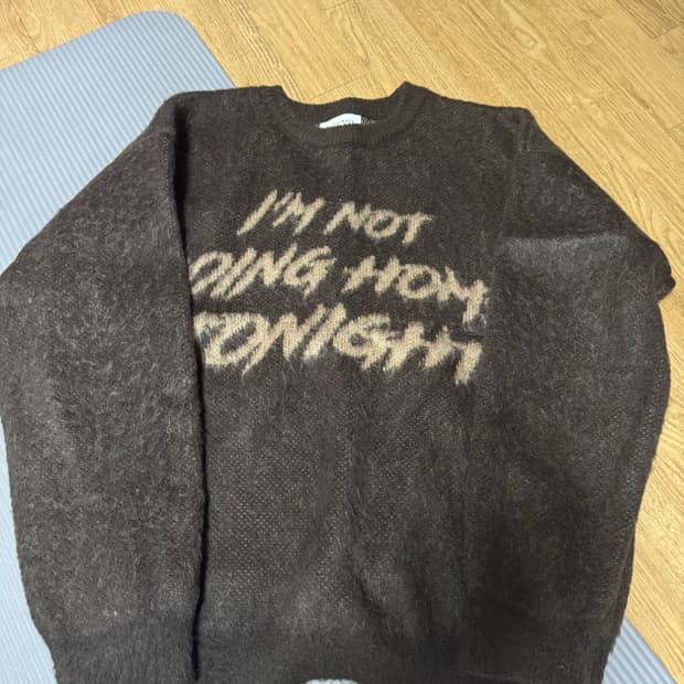 룩 브러쉬 레터링 니트