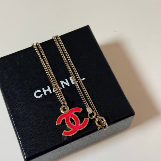 샤넬 cc로고 에폭시목걸이(펄핑크+골드)