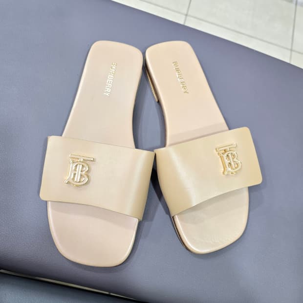 [정품] 버버리 TB로고 슬리퍼