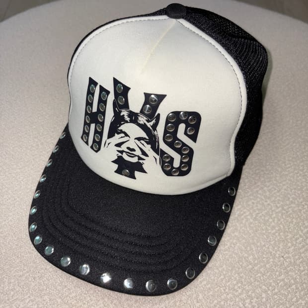 히스테릭 글래머 스터드 매쉬 캡