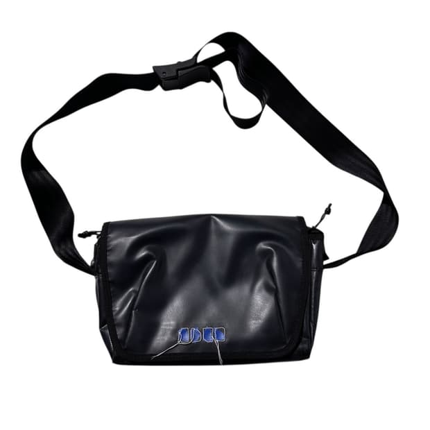 아더에러 트레이스 애드모어 크로스백 블랙