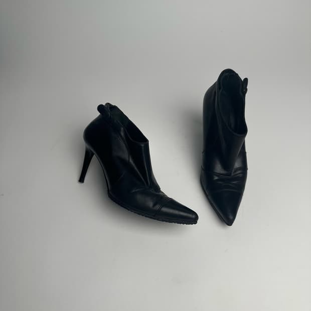 샤넬 포이티드 토 힐