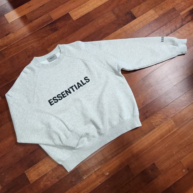 피어오브갓 에센셜 3D 실리콘 앞로고 크루넥 맨투맨 오트밀