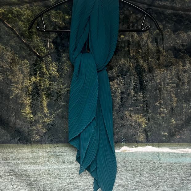 ISSEY MIYAKE Green scarf