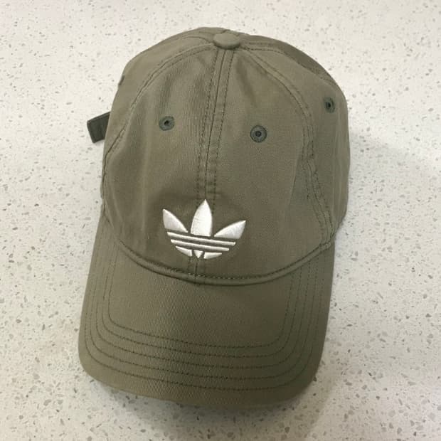 아디다스 카키 볼캡