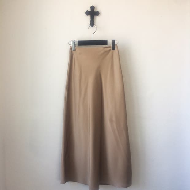 Glossy long skirt