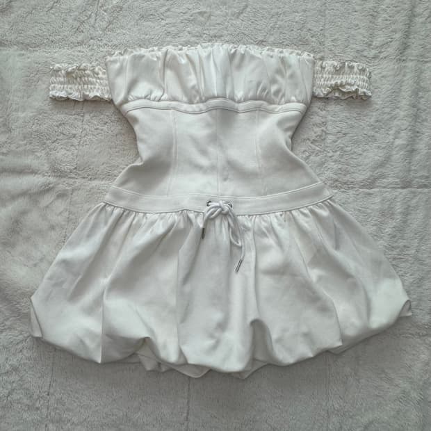 쓰리타임즈 바바라 원피스M (여자친구 은하 착용)