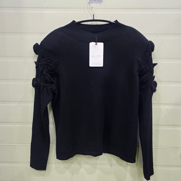 일본 빈티지 울 100% 블랙 플라워 장식 니트