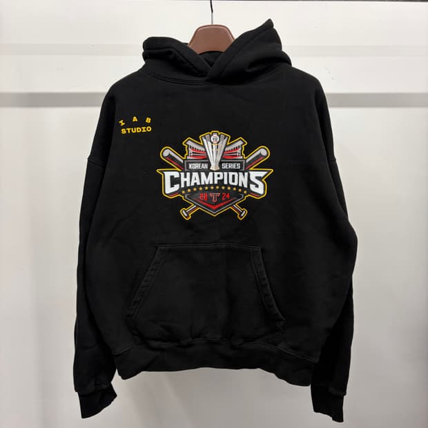 (XL) 기아타이거즈x아이앱스튜디오 V12 통합 우승 엔트리 후디 후드