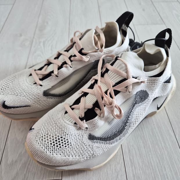 나이키 플라이니트 코코넛 밀크 팝니다(새제품)