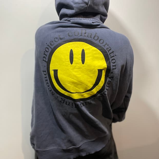 스마일 프린팅 후드티 네이비