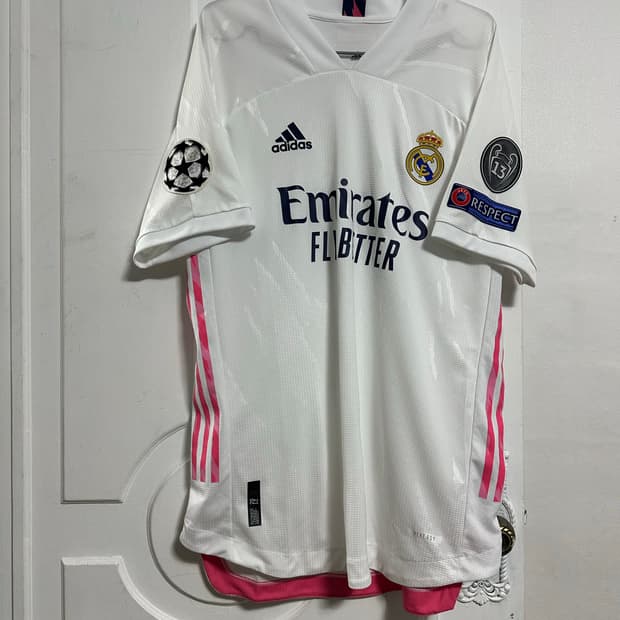 아디다스 21-22 레알마드리드 어센틱 벤제마 유니폼