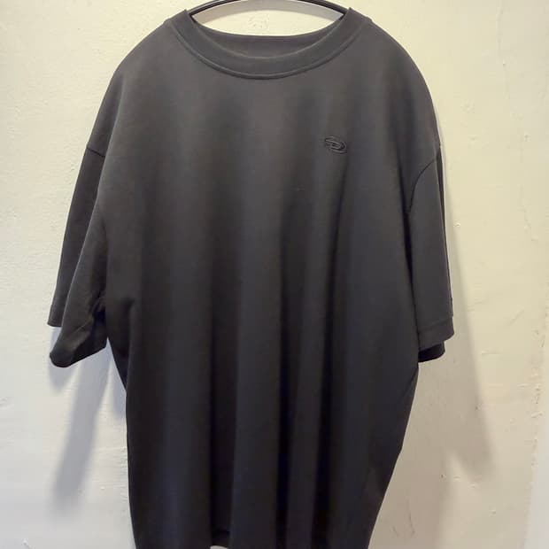 디젤 맥시 오발 D자수 반팔티셔츠