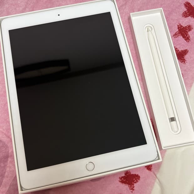 아이패드 6세대 WIFI 32GB 실버+애플펜슬 팝니다