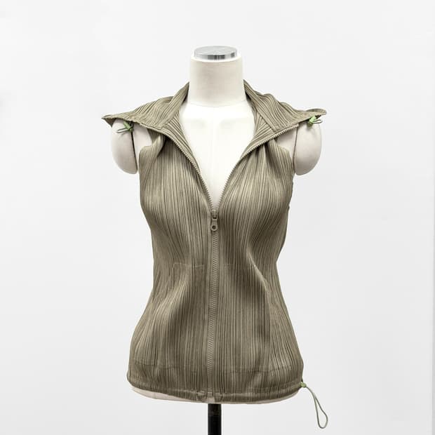 플리츠플리즈 후드 지퍼 베스트