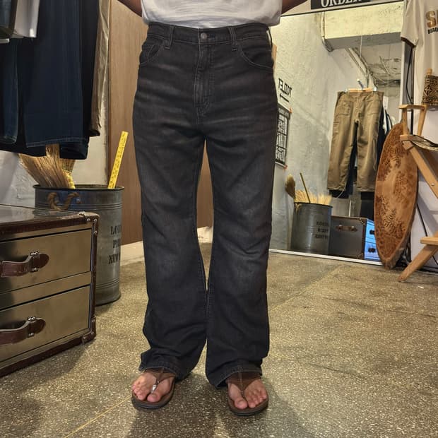 Levi’s 517 흑청 부츠컷 데님 팬츠