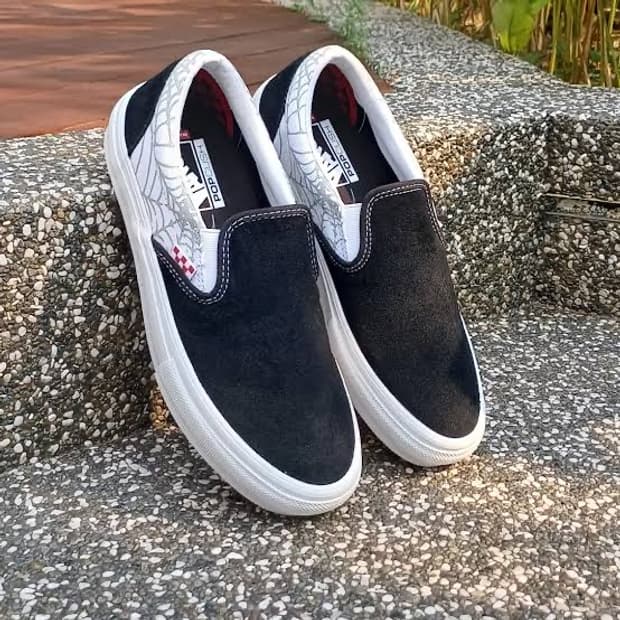 (240) 반스 스케이트 슬립온 블랙 위도우 스파이더 블랙