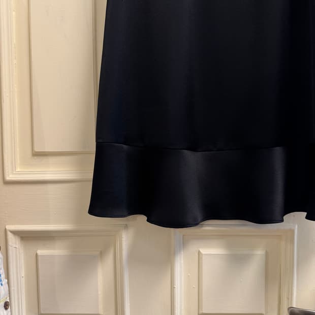 실키 밑단 플레어 스커트