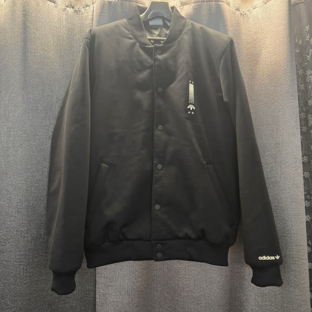 아디다스바시티블랙 야구 점퍼