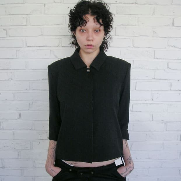 애옹쓰 Eonts Capri Jacket - Black