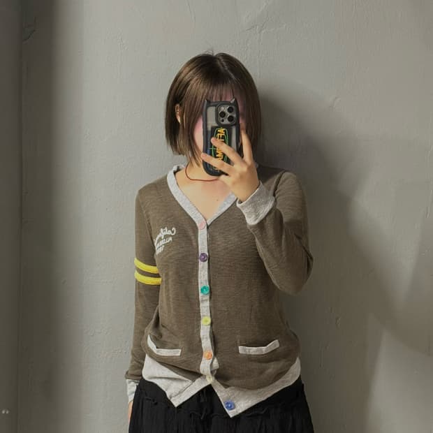 button detail lettering cardigan