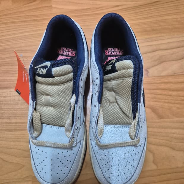 새상품) 나이키 기묘한이야기 덩크 255사이즈