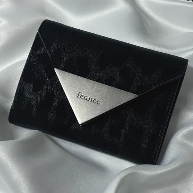 페넥 블랙 트라이앵글 레오파드 스웨이드 반지갑 새상품