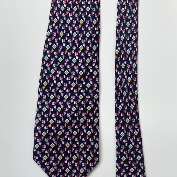 니나리치 넥타이