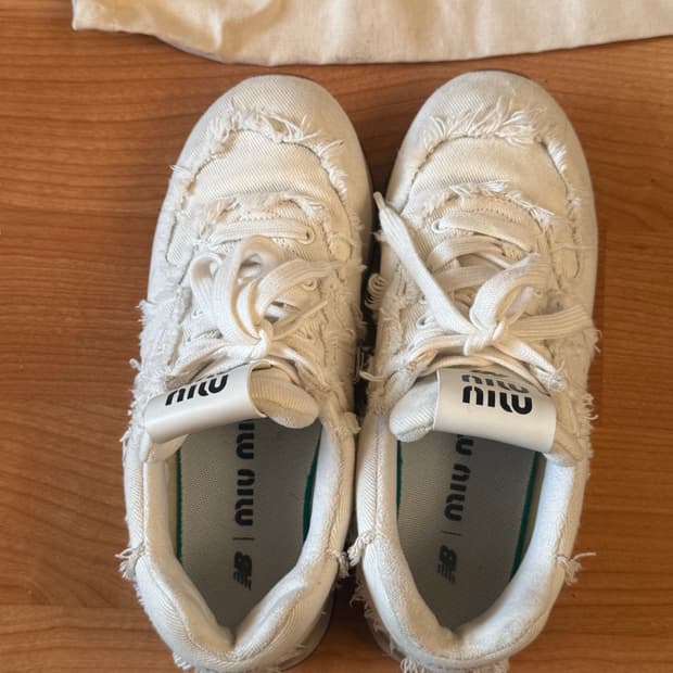 미우미우 x 뉴발란스 화이트 스니커즈 37 1/2
