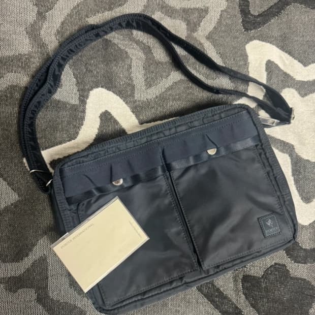 포터 인터내셔널 네이비 숄더백 