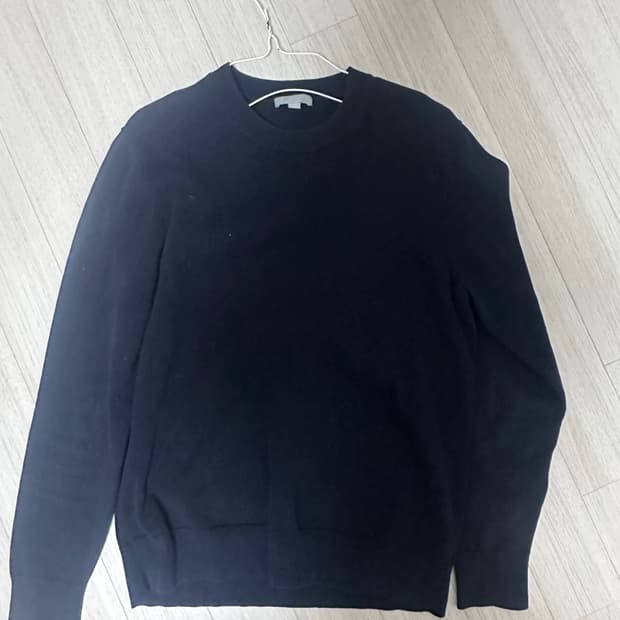 코스 네이비 니트