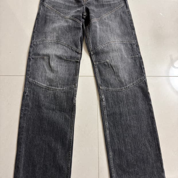 발렌시아가 디스트레스드 로우라이즈 와이드 진