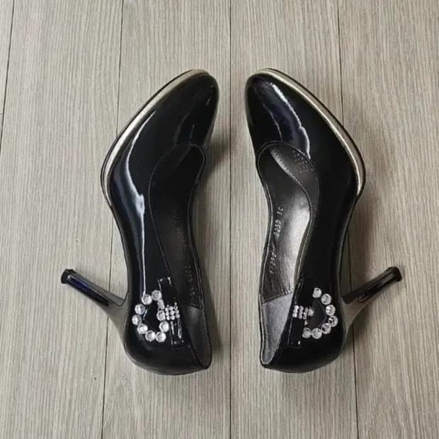 (거의새상품 품절템)Tandy 탠디 미셸바이탠디 보석장식 애나멜힐 225