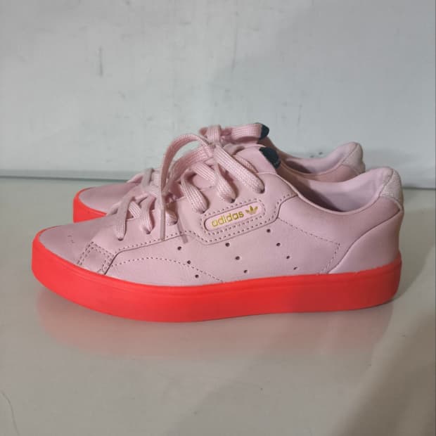 220mm 아디다스 슬릭 디바 레드 켄달제너 스니커즈