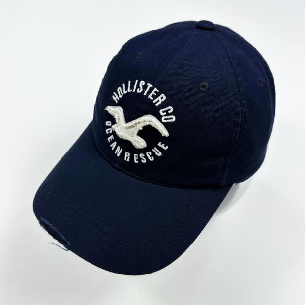 홀리스터 시그니처 로고 네이비 볼캡 모자