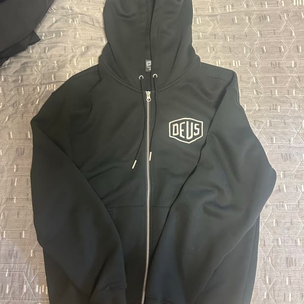 데우스 후드집업