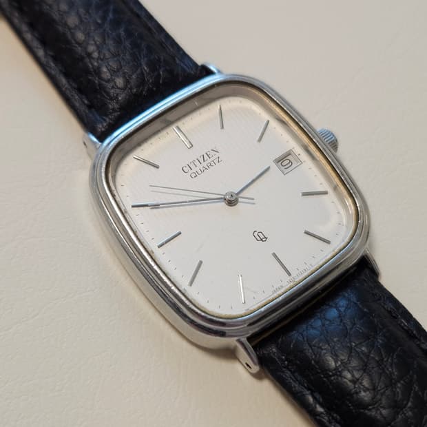 시티즌 쿼츠 빈티지 가죽 시계