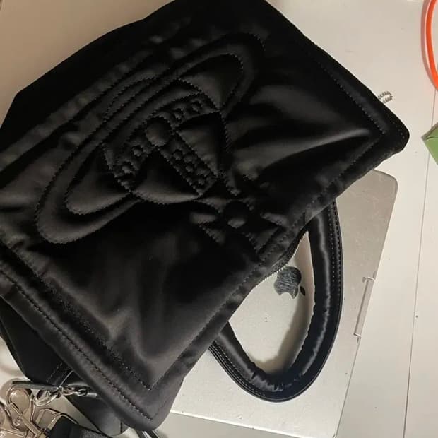 비비안웨스트우드 노트북 케이스 퀼팅 토트백