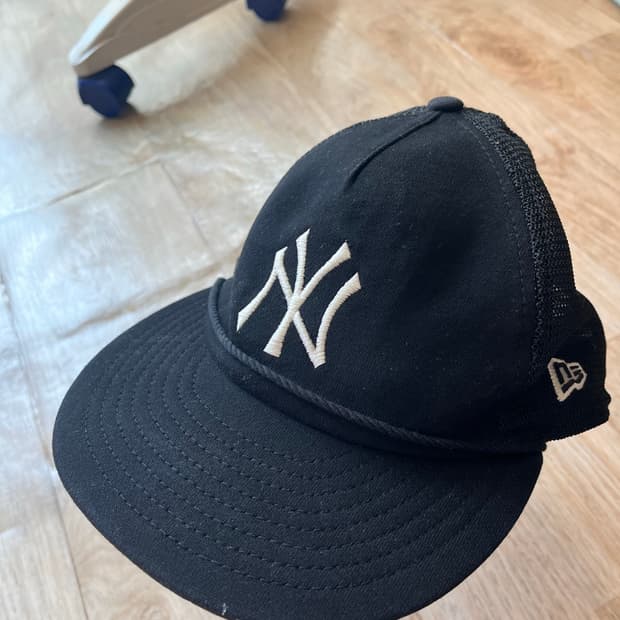 디네댓 뉴에라 트러커 캡 판매합니다