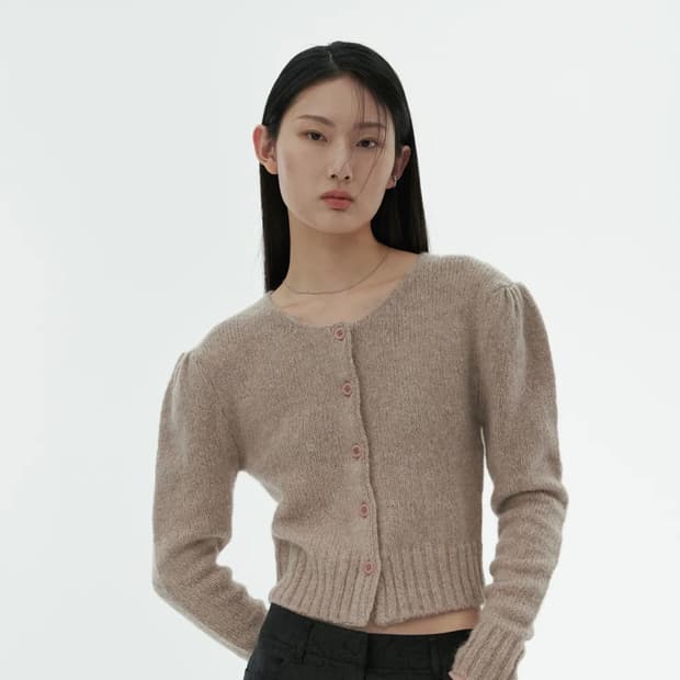 아모멘토 SHIRRING CROP CARDIGAN dust pink