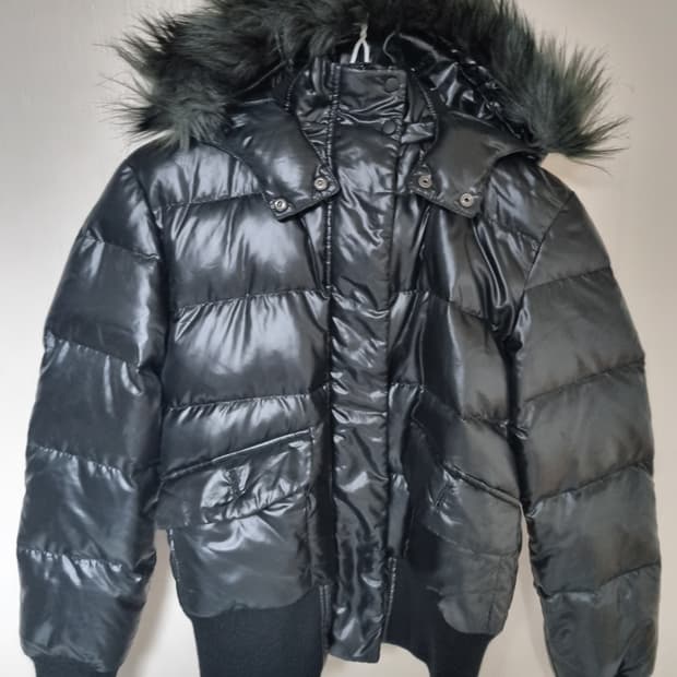 오피움 울프죠 유광패딩