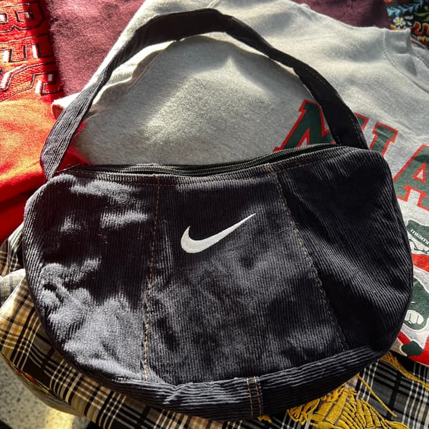  나이키 리메이크 코듀로이 백