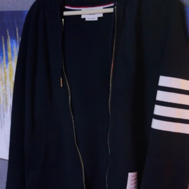 톰브라운 4선 후드집업 판매합니다