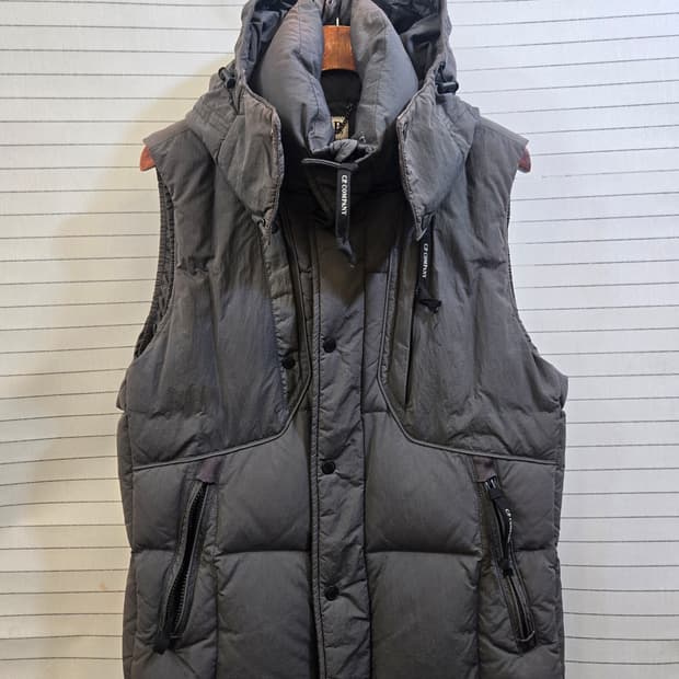 CP컴퍼니 고글 패딩 조끼 105